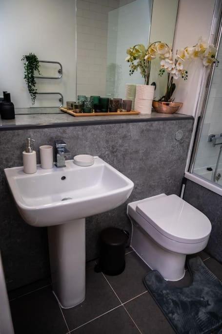 2 Bed Apt In Leeds City Centre Екстер'єр фото