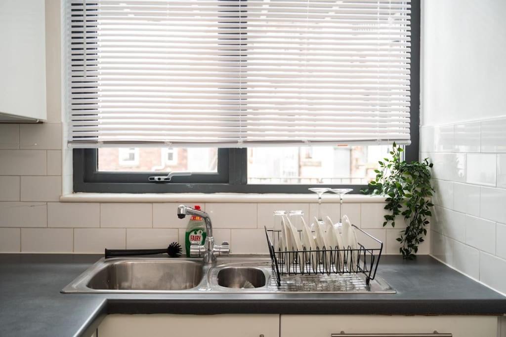 2 Bed Apt In Leeds City Centre Екстер'єр фото
